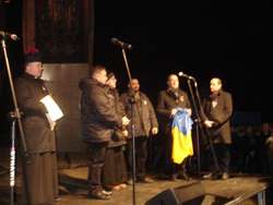 Organizatorami wiecu byli: Paweł Adamowicz, prezydent Gdańska, Europejskie Centrum Solidarności oraz Gdańska Fundacja Dobroczynności

