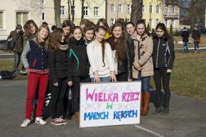 Flash mob przeciwko rakowi w II LO w Elblągu