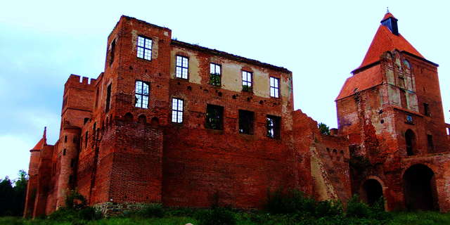 Ruiny warowni w Szymbarku