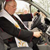 Biskup pobłogosławił nowy samochód 