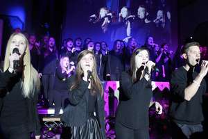 Widowisko muzyczne w kościele. Młodzi wokaliści "Sukcesu" zaśpiewali gospel 