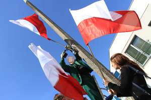 100 flag na osiedlu Mazurskim wywiesili osadzeni