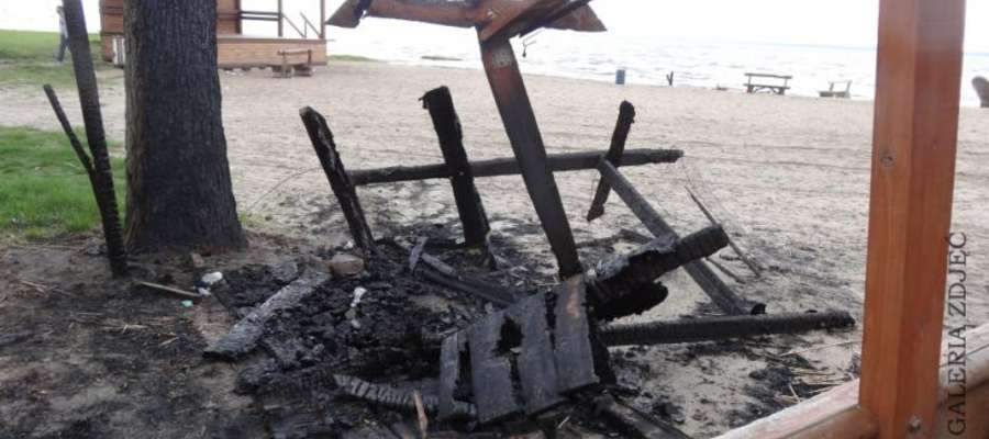 Wandale zdemolowali plażę w Suchaczu