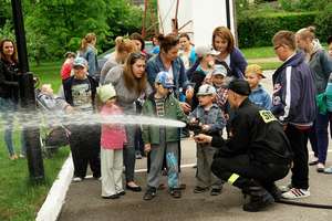 Uczniowie CES w Olecku z wizytą u strażaków