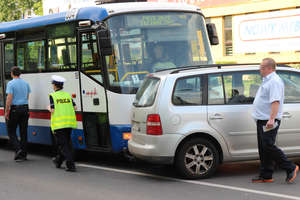 Dwa zderzenia z udziałem miejskich autobusów