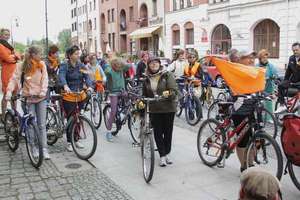 Odjazdowy Bibliotekarz, czyli promują jazdę na rowerze i czytanie książek