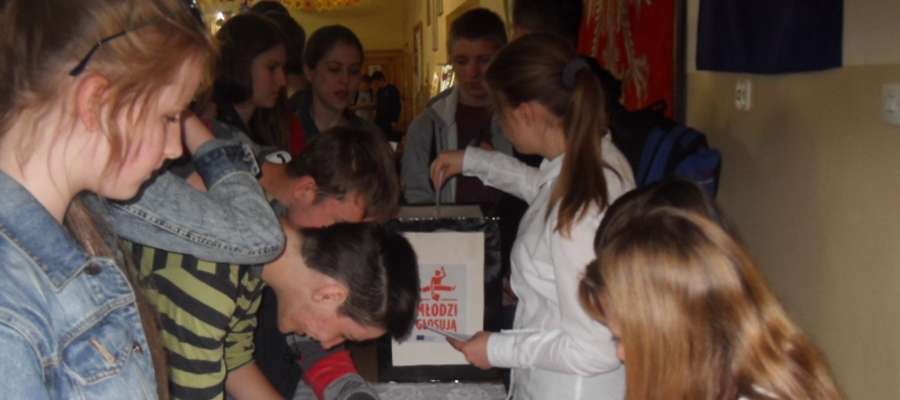 
W gimnazjum w wyborach wzięło udział 73% uprawnionych do głosowania