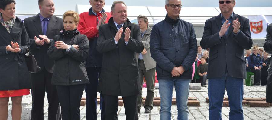 W uroczystości wziął udział m.in. Minister Sportu i Turystyki — Andrzej Biernat (drugi z prawej)