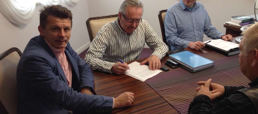Wójt gminy Ostróda Bogusław Fijas podpisał umowę z firma Eurocash