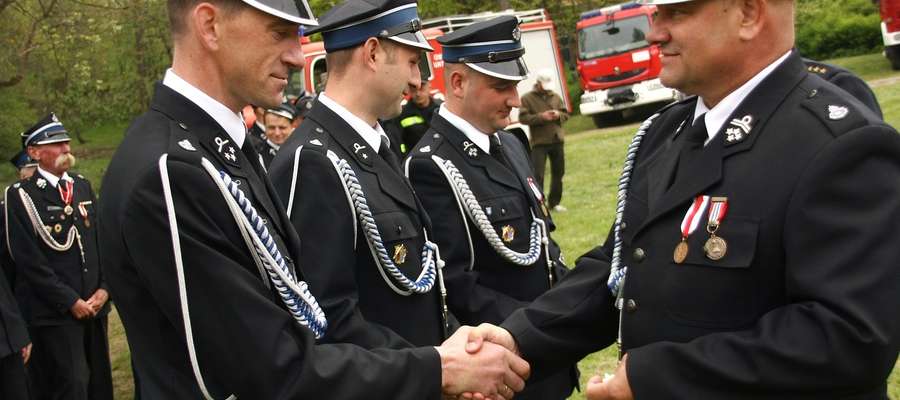 Podczas apelu zasłużonych strażaków uhonorowano odznaczeniami