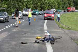 Wypadek na "siódemce" koło Ostródy. Ciężko ranny rowerzysta