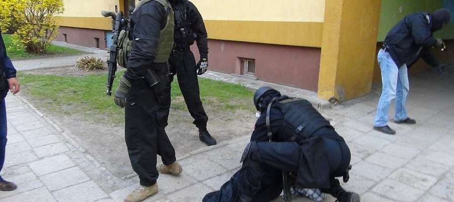 W kwietniu w Olsztynie policjanci zatrzymali pięć osób, które podejrzane są o wysadzenie dwóch bankomatów w Olsztynie.