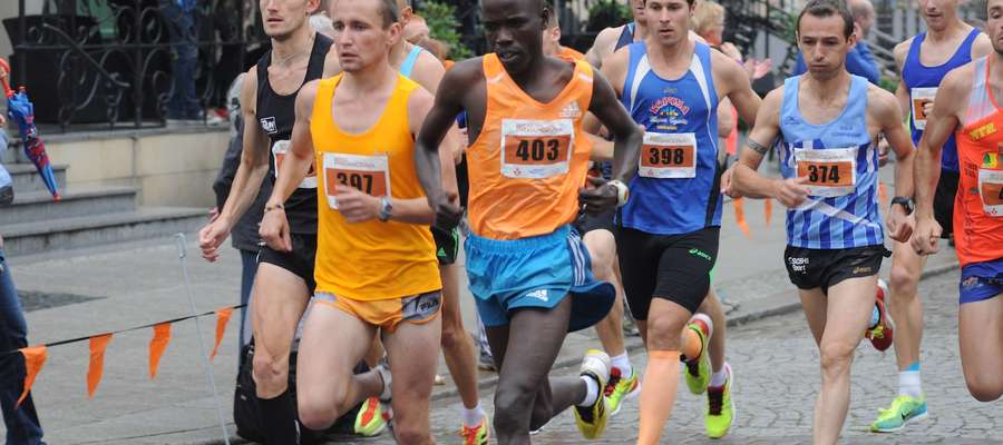 Kenijczyk Mathew Bowen Kosgei od początku biegu był na prowadzeniu