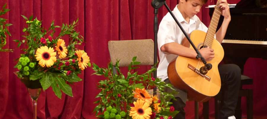 Absolwenci szkoły muzycznej zagrali w środę 25 czerwca koncert zamykający ich naukę w szkole.