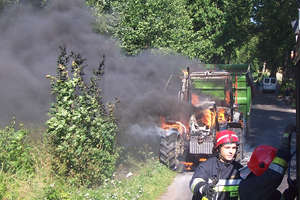 Ciągnik stanął w płomieniach 