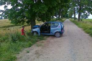 Wypadek w Zawidach, kierowca trafił do szpitala