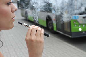 E-papierosy będą zabronione w autobusach. To dobry pomysł? 