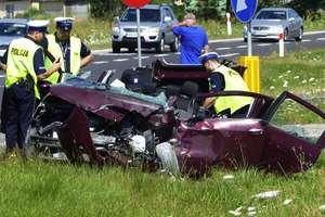 Wypadek na DK 7 w Ostródzie. 74-latek wjechał pod ciężarówkę