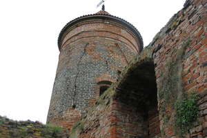 Dwanaście wież zamku w Szymbarku. Historyczne tajemnice na wakacje