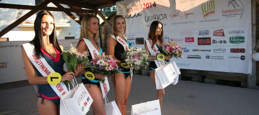Aleksandra Mandryk (trzecia z lewej) wygrała eliminacje w gminie Kosakowo 