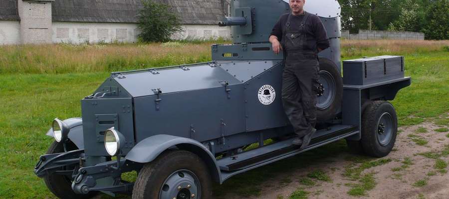 Członkowie litewskiej grupy Grenadierus zbudowali kopię opancerzonego samochodu Rolls Royce - premierę zaplanowali na bitwę pod Tannenbergiem