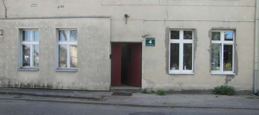 W tym budynku przy ul. Szkolnej w Braniewie doszło do zabójstwa