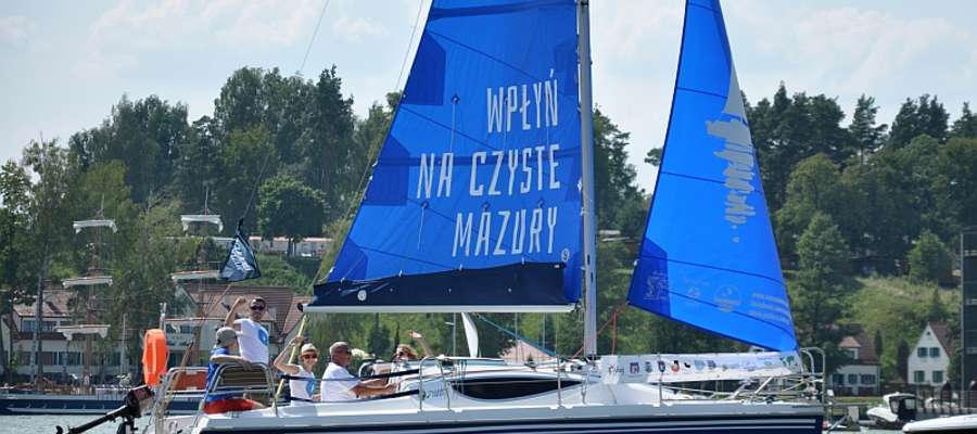 Jacht Fundacji Nasza Ziemia podczas regat o Puchar 7 Cudów Mazur