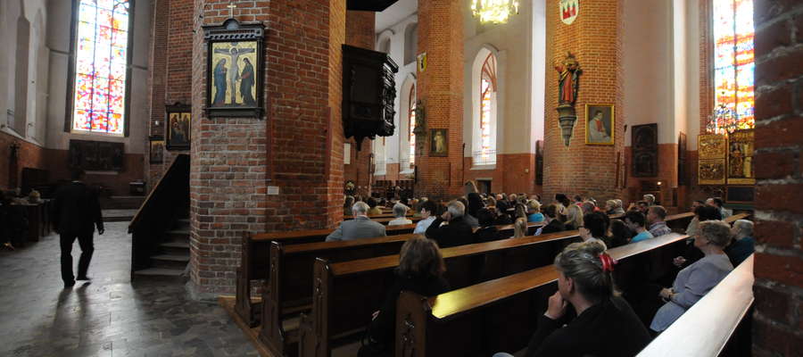  Jak pokazało badanie, w 2013 r. na niedzielną mszę uczęszczała jedna trzecia wiernych z diecezji elbląskiej