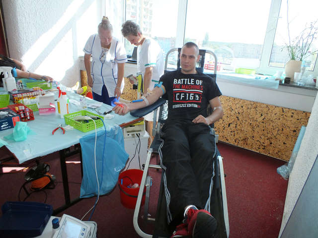 Jedną z osób, która oddała krew podczas Wampiriady, był Tomasz Dudek
