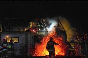 Pożar stodoły po uderzeniu pioruna