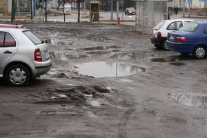 Wkrótce znikną dziury na parkingu przy Warszawskiej