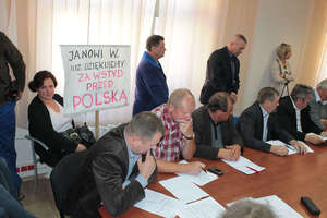 Rada Miejska w Bisztynku wygasiła mandat burmistrzowi Wójcikowi. (2 FILMY)