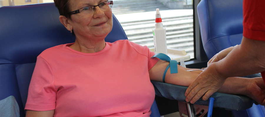 Pani Maria po raz pierwszy w życiu oddała dziś 450 ml krwi. 