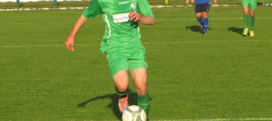 Strzelcem jednego z pięciu goli dla Mazura Pisz, w wygranym meczu z Wilczkiem Wilkowo, był Daniel Zawadzki