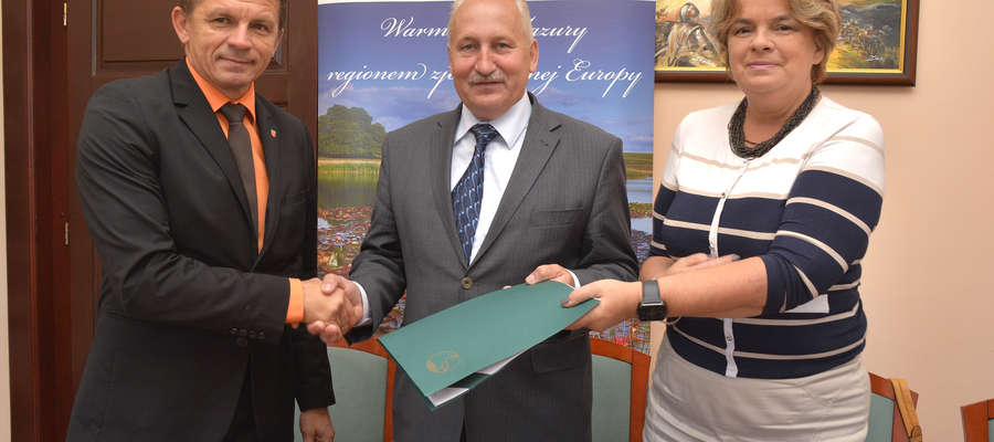 Umowę o dofinansowaniu podpisał wójt Bogusław Fijas
