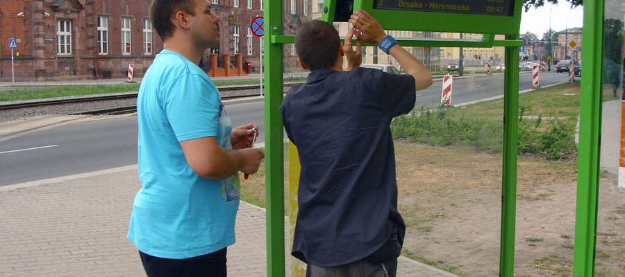 Tablice na przystankach przy Placu Słowiańskim przeszły już próby techniczne
