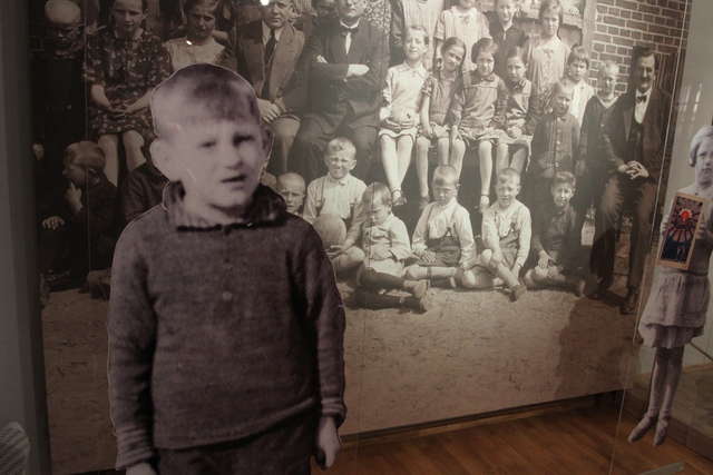 Wrażenie robią archiwalne zdjęcia dzieci i nauczycieli polskich szkół na Warmii i Mazurach - full image