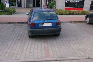 Parkowanie bez wyobraźni w Olsztynie nie ma końca