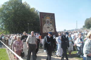 Tysiące pielgrzymów w Gietrzwałdzie, korki na 16