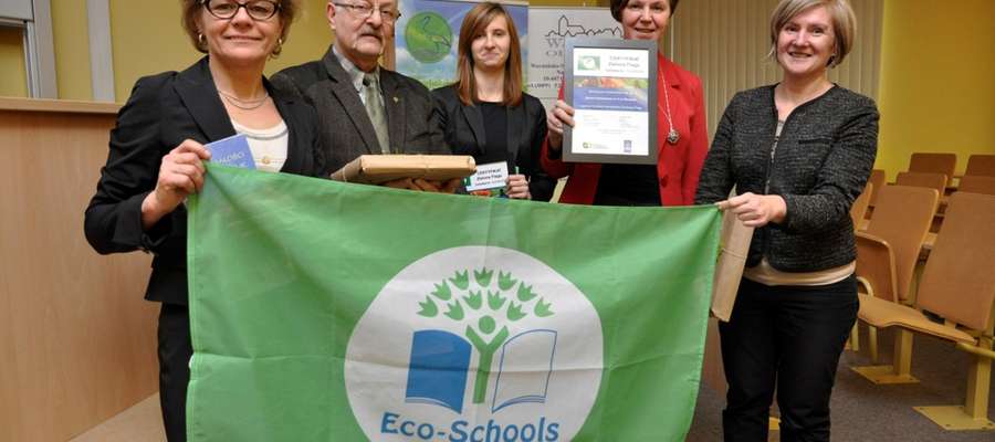 Przedstawiciele SP nr 9 w Olsztynie- laureaci Zielonej Flagi z 2012 roku