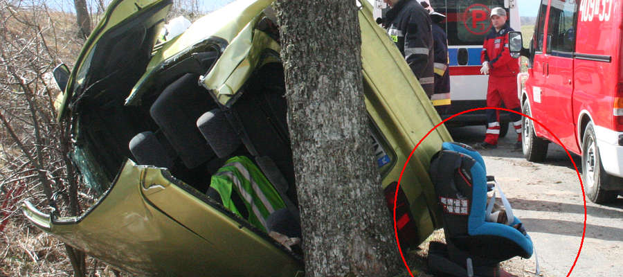 Fotelik zaznaczony na zdjęciu uratował życie dziecka podczas wypadku do jakiego doszło 29 marca 2012 r. w pobliżu Bisztynka.
