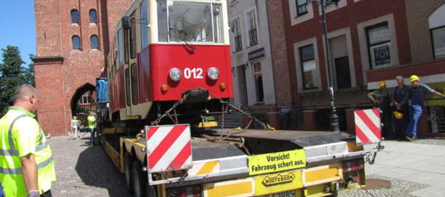 Zabytkowy tramwaj będzie stał na starówce do 30 września
