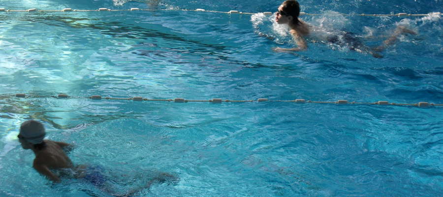 Nauka pływania jest skierowana do uczniów klas III szkół podstawowych z terenu powiatu kętrzyńskiego. 