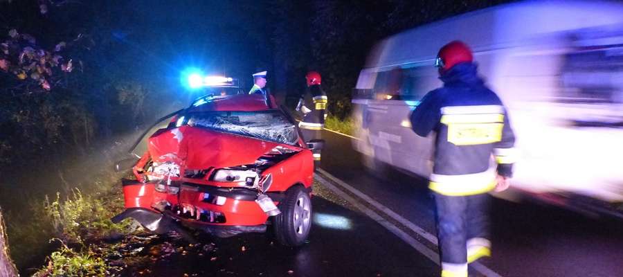Kierowca vw passata został odwieziony do szpitala