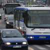 Gadający w autobusie przez komórkę na celowniku 