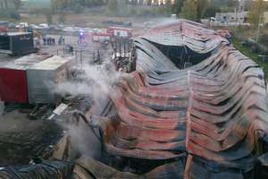 Dach hali produkcyjnej na Bałtyckiej stanął w ogniu