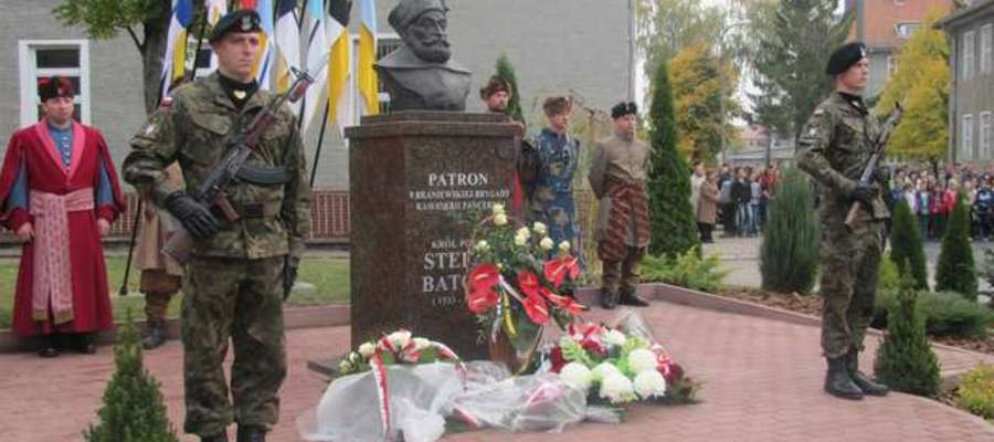 Jedną z atrakcji było odsłonięcie pomnika patrona Króla Stefana Batorego