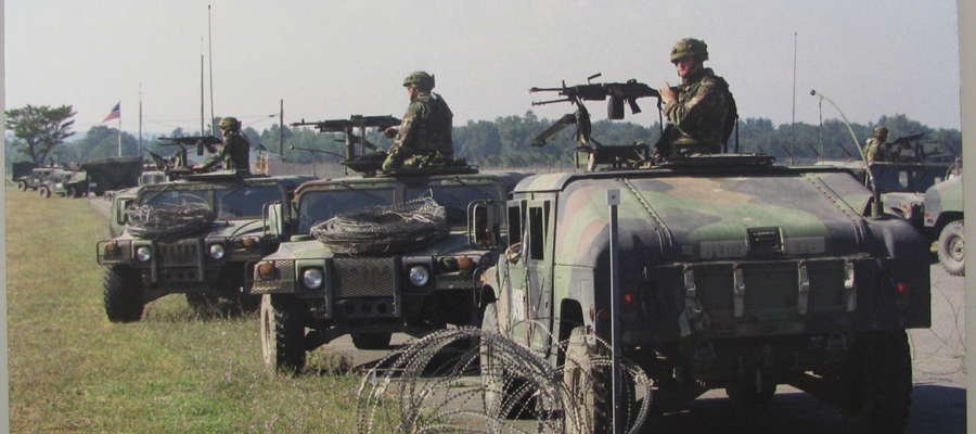 Zdjęcie wykonane podczas kursu obsługi pojazdów HMMWV w USA, na którym uczestniczyli żołnierze z Ostródy