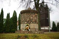 Mieszkańcy Grabnika wyremontowali pomnik Ku czci poległym w I wojnie światowej mieszkańcom Grabnika i okolic