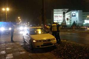 Groźny wypadek na Dworcowej. Potrącony 23-latek trafił do szpitala